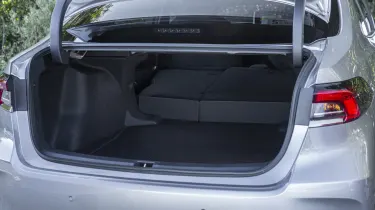 
								Toyota Hybrid LE full									